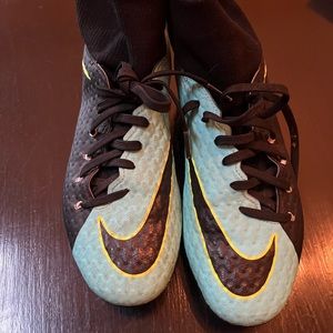 Women’s soccer cleats
